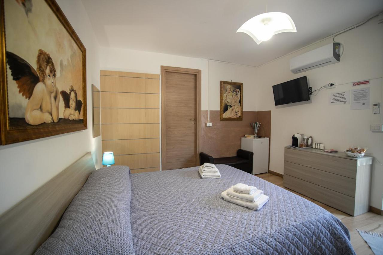 Royal Rooms Террачина Екстер'єр фото